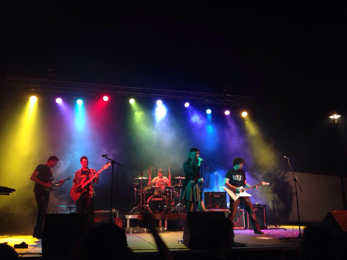 Adrenaline_Geta's tweet photo. Muchas gracias a todos por venir anoche, llevábamos mucho preparándolo y ver la plaza llena nos hizo darlo todo http://t.co/oSTA8GmNDN