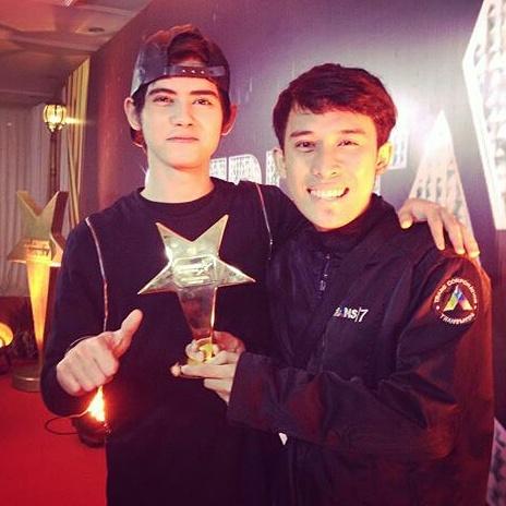 HisAlicious's tweet photo. sama kru Trans 7 (kayaknya sih wkwkwk😂😂) #theFREAKSOnSelebritaAwards http://t.co/1B9jeulbFF
