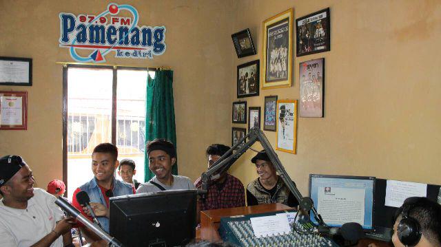 #TalkShow <a href="/pamenangfm/">#HITSMUSICSTATION</a> kediri cc:<a href="/Fishmonpo/">Fishmonpo Clothing</a>