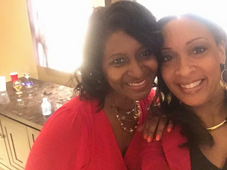 MrsPRProtocol's tweet photo. Always great seeing a #PRGirlfriend @ReneeKellyGirl You ROCK! @CBCFInc #CBCFALC15 #PRGirlfriendsConnect http://t.co/KTBbB551gE