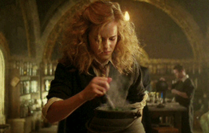 secretmarauders's tweet image. RT for Hermione Granger 
FAV for Seamus Finnigan