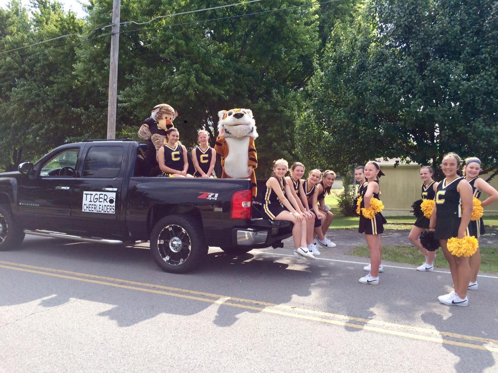 CMS Cheerleaders  ready for the Charlotte Festival Parade! 😍 🐯 👍#TigersAreNumberOne #BlackAndGold #WeLoveCharlotte
