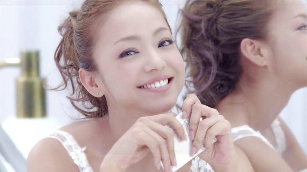 Namie amuro.
congratulations on your
38th birthday! many happy returns                