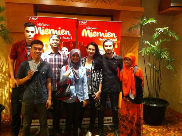 Thankyou <a href="/MiemienTheMovie/">MIEMIEN The Movie</a> film'y keren abis , sneng bngt bisa ktmu bang @AMECaris_DRUM sma si cantik <a href="/AlessiaCestaro/">Alessia Cestaro</a>