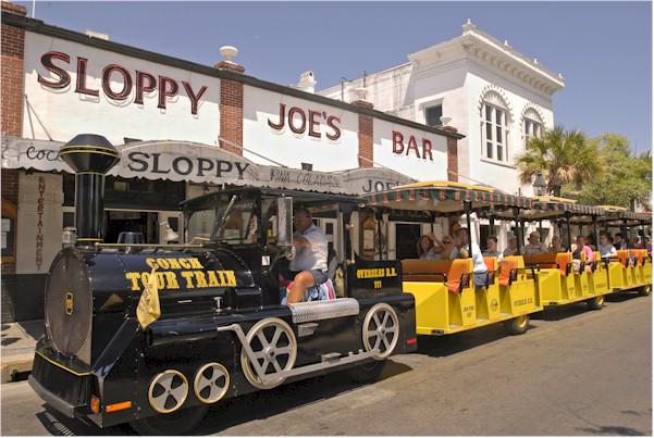 oldtownmanorkw's tweet photo. Train or Trolley? We help you decide! http://t.co/KboeqIu4dL #KeyWest #ConchTrain #OldTownTrolley http://t.co/j4PCqXFH0p