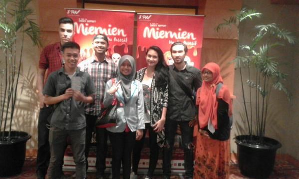 Akhirny ketemu sama abang kesayangan @AMECaris_DRUM dan chantu cantik <a href="/AlessiaCestaro/">Alessia Cestaro</a> makasih <a href="/MiemienTheMovie/">MIEMIEN The Movie</a> 💖💖💖