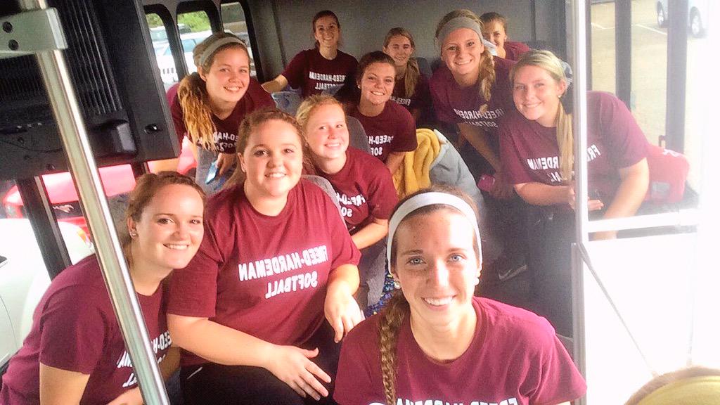 Saaavvv_'s tweet photo. GOT THAT DUB #FHUsoftball @gofhulions http://t.co/VLdHpupVnP