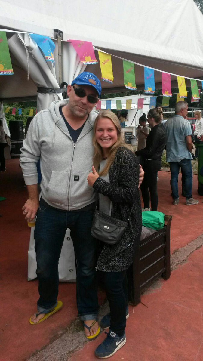 ...en hier de NIET aangekondigde: op de foto met #Penoza tijdens #Ratjetoe15 :) Wat zal het in 2016 worden?!