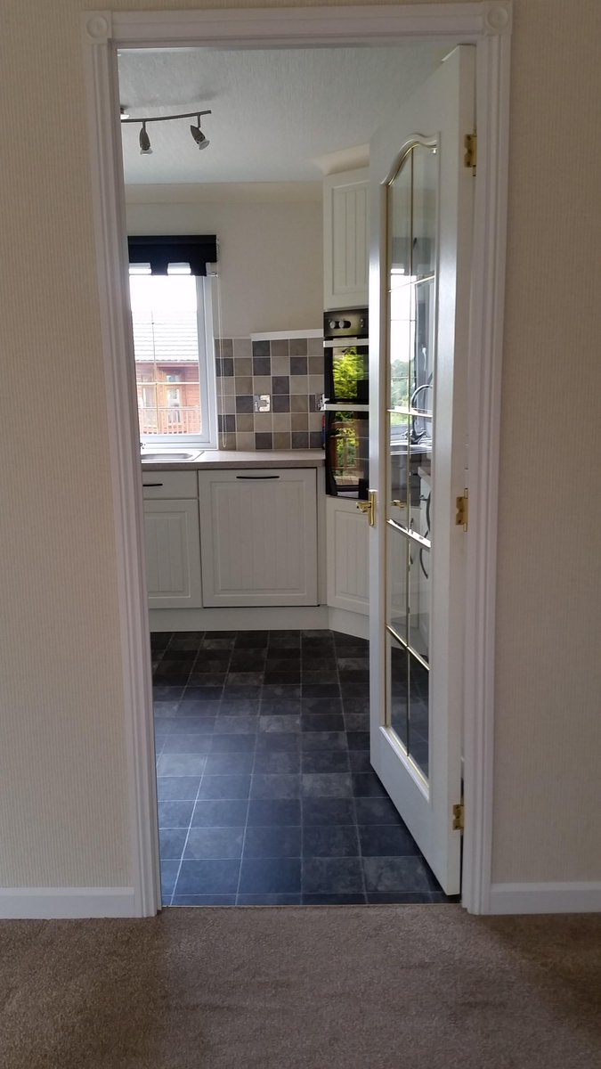 Badgers_Park's tweet photo. Gorgeous lodge drastically reduced from £95,000 to £84,995. 2 bed, large kitchen, office, beautiful lounge. http://t.co/e3tz1cStlL