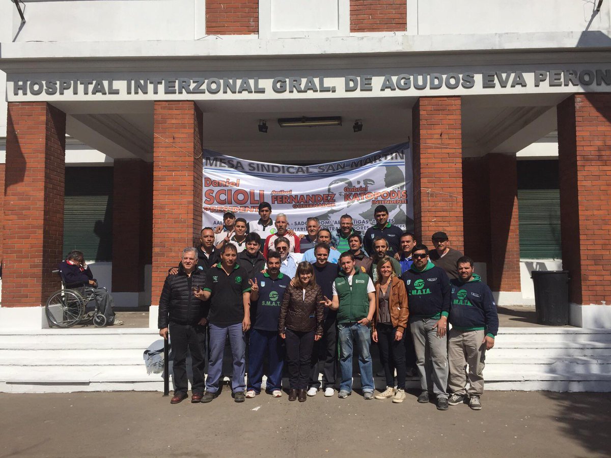 gkatopodis's tweet photo. Junto a voluntarios, gremios y @DrHectorLanza, en una nueva jornada solidaria de trabajos en el Hospital Eva Perón. http://t.co/Ka2cpPa2oX