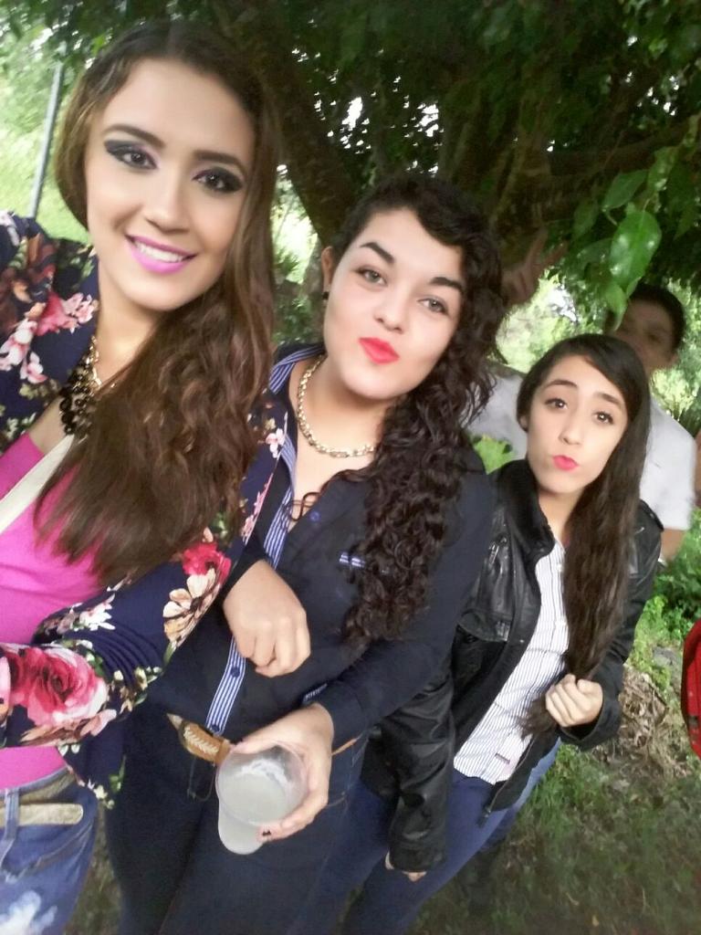 FanniValens's tweet image. 👠💅👯💁🙊💚💚#WIKOS