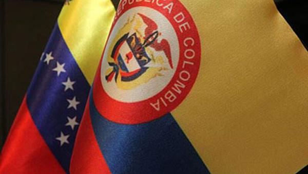 SENIAT_Oficial's tweet photo. Somos hijos de Simón Bolívar, somos #HermanosPorLaPaz http://t.co/iCe3BFdD1k