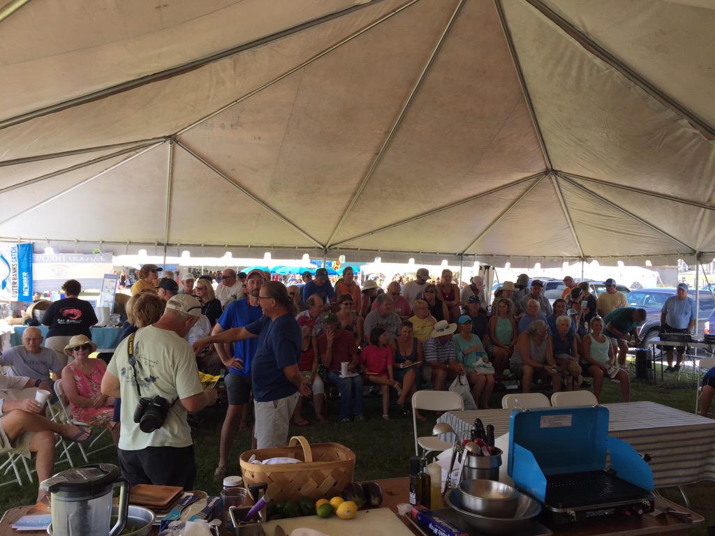 melissamidgett's tweet photo. Packed house with ten minutes to go until the seafood throw down! #DATDHatteras @OuterBanksCatch @NCCatch http://t.co/iD7zM41x6d