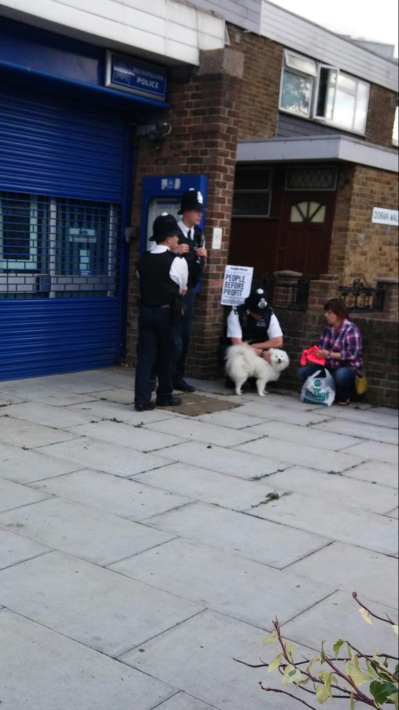 HelKatUK's tweet photo. Amazing afternoon in the sunshine with @FocusE15 for their 2nd anniversary. Save our homes #CommunityNotCommodities http://t.co/DdwYNWkMCo