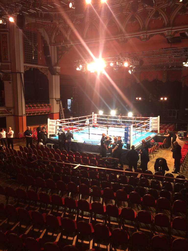MatchroomBoxing's tweet photo. Doors are now OPEN!! 

Huge night for @SwiftySmith !! #SmithBoschiero #TheWorldAwaits http://t.co/Z6RXUi7Mhi