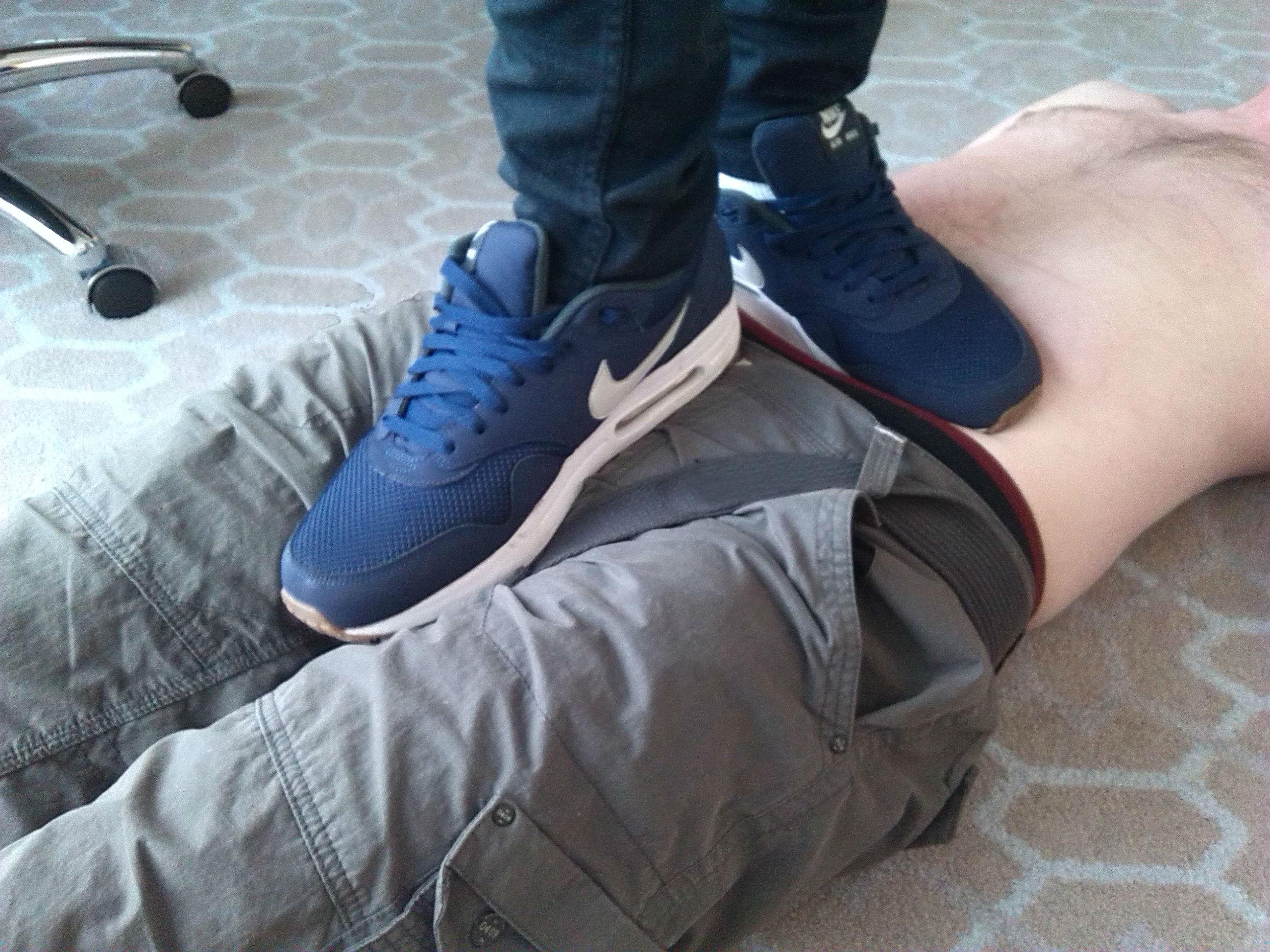 Volverse tallarines Todopoderoso FootwearFetish on Twitter: "I get trampled by @2guystrampling under their  Nike Air Max 1 trainers. More pics @ http://t.co/wE35xkLtym #trampling  http://t.co/zjof9n1Tbp" / Twitter