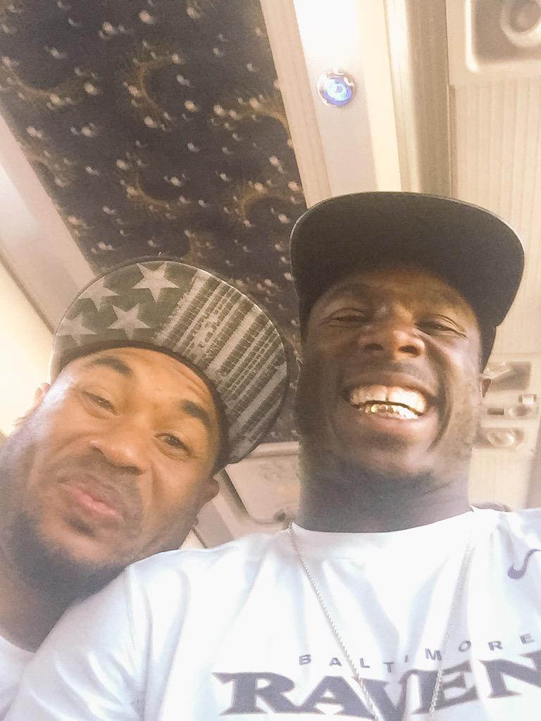 CJDeuce_'s tweet image. 5'9 only type picture 😁😁😁 @89SteveSmith #HeightOverrated