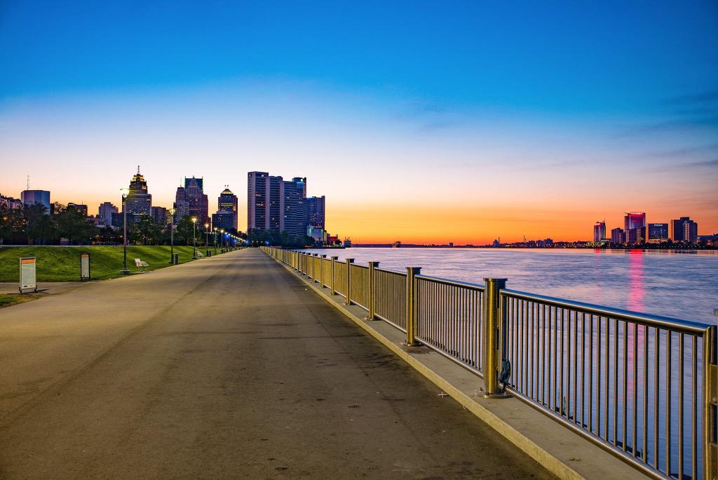PointePhotog's tweet photo. #walkdetroit   http://t.co/pahcBrMRpB http://t.co/nNGiWP7pKr