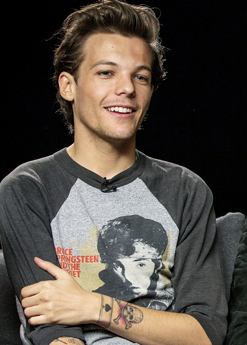 sincejk97's tweet photo. RT PARA AJUDAR NA VOTAÇÃO #EMABiggestFans1D http://t.co/Y14DAvwHd6