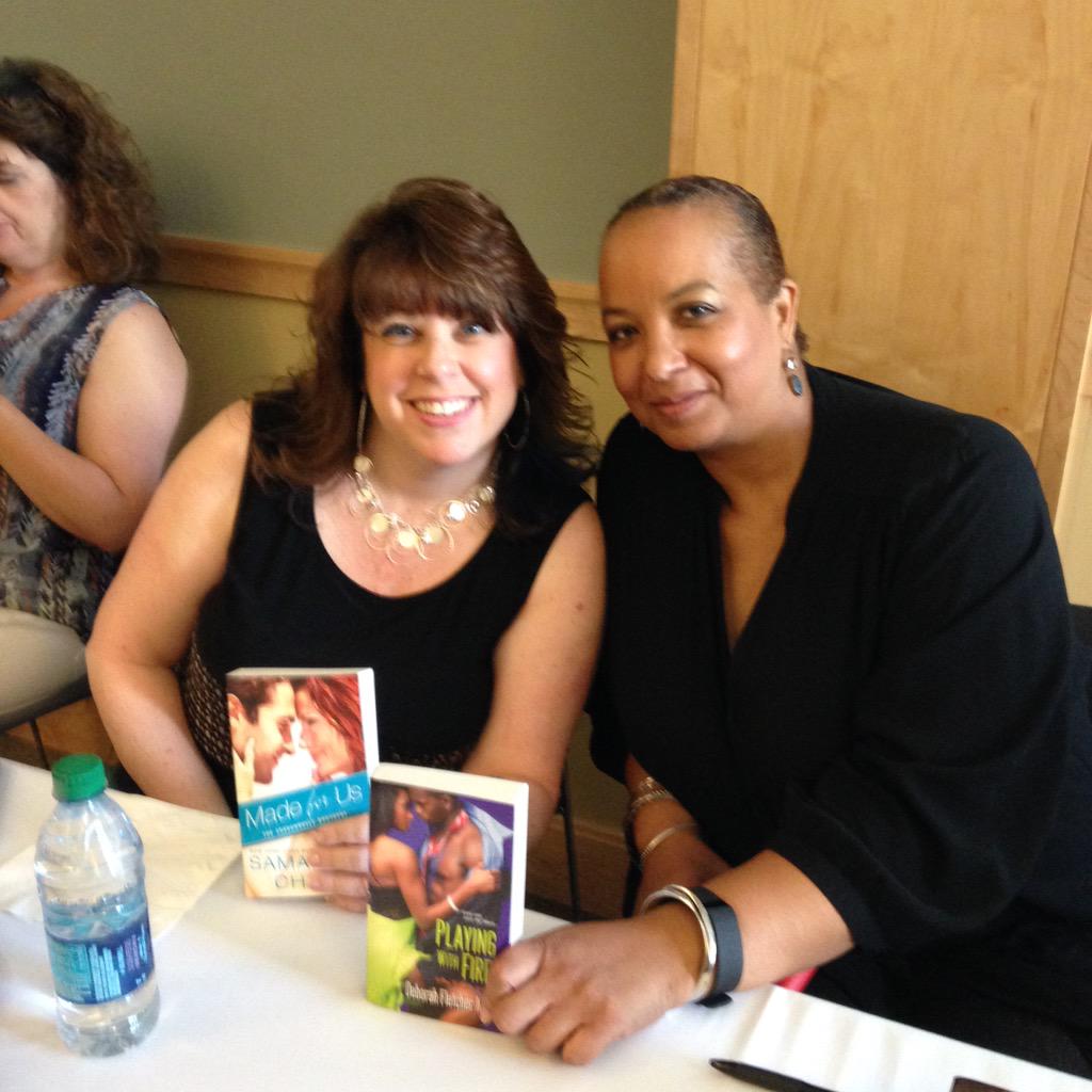 readyoulater's tweet photo. @SamanthaChase3 and @DebbMelloWrites hanging out at #insidepub http://t.co/11ijSwMBFe
