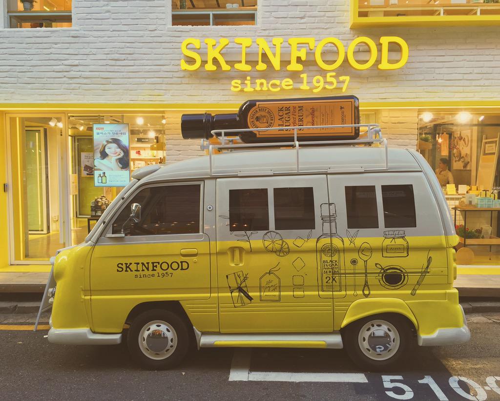 RobertAngelo's tweet photo. I love these little vans zooming around #Korea. #ProductionVan http://t.co/Knq1XTGRbJ