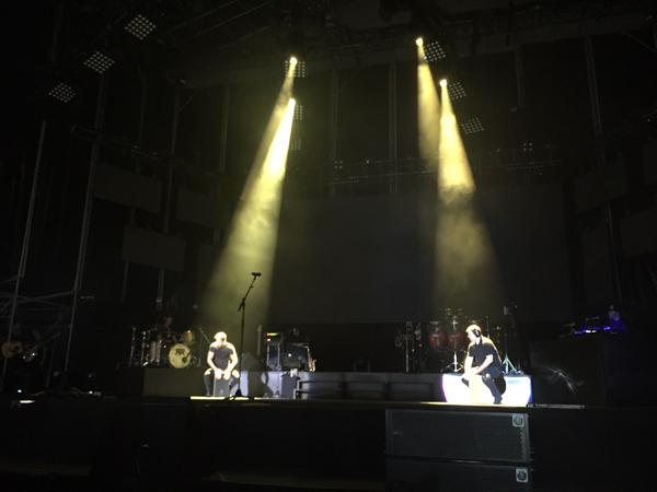 AlboranTeam's tweet photo. Se endulza la noche en @AudRocioJurado con #Caramelo y @pabloalboran derrocha arte con el cajón #TourTerralSevilla http://t.co/XMNwZTdLIh