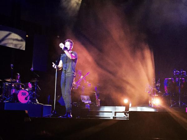 AlboranTeam's tweet photo. Se endulza la noche en @AudRocioJurado con #Caramelo y @pabloalboran derrocha arte con el cajón #TourTerralSevilla http://t.co/XMNwZTdLIh
