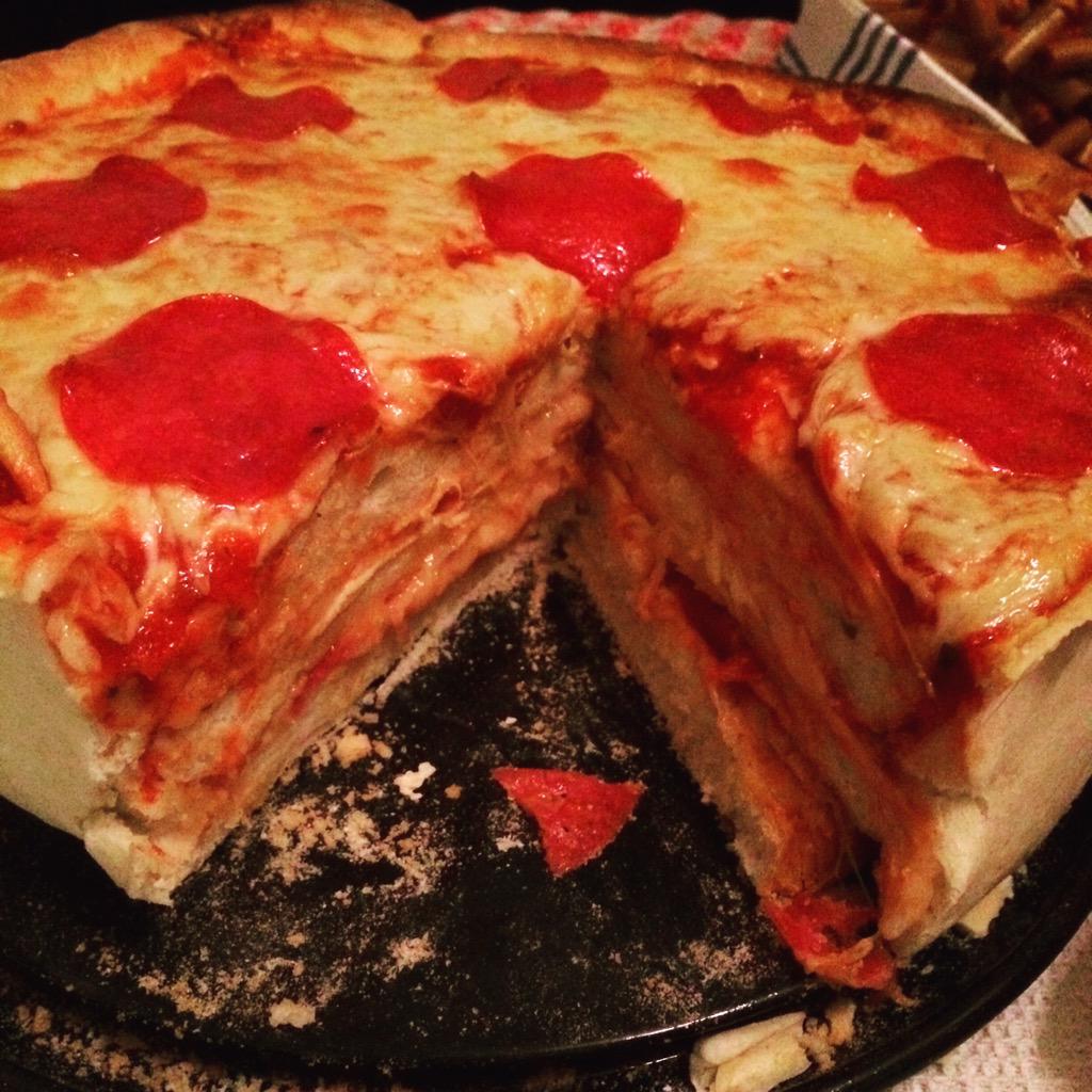 Magdalena_Weber's tweet photo. It worked! 😍🍕 @gracehelbig @RosannaPansino #foodporn #pizzacake #soyumm #thankyou http://t.co/cxVhESIqQx