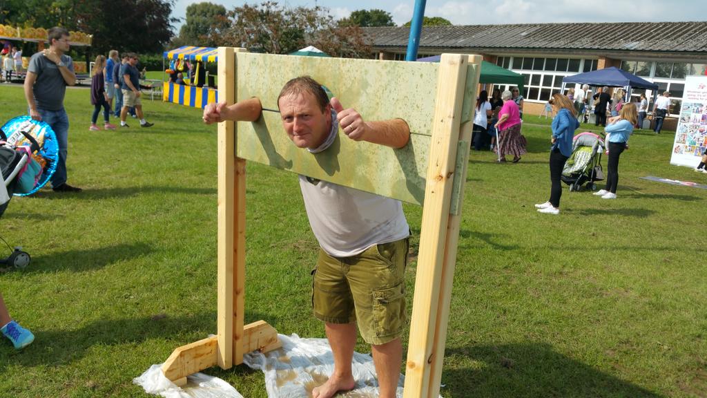 LitchardPrimary's tweet photo. Great to see pupils and families past and present united for the school! #FOLPS #TeamLitchard http://t.co/wXoKSP0IDq