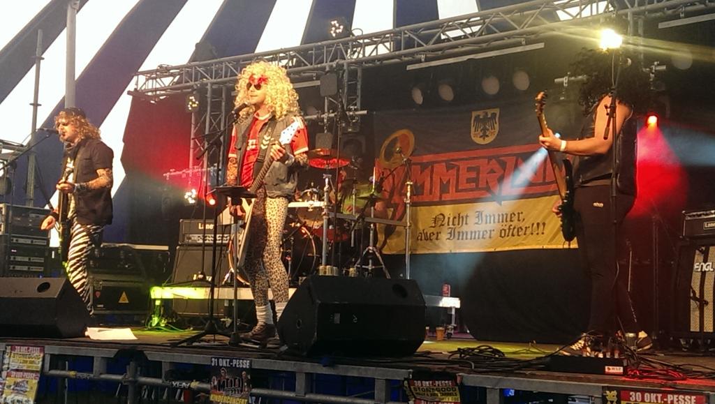 BuroWaanzin's tweet photo. Es geht drauf mit Immerlau @StouteCrossFest Nunspeet! http://t.co/1vEIxWYKFo