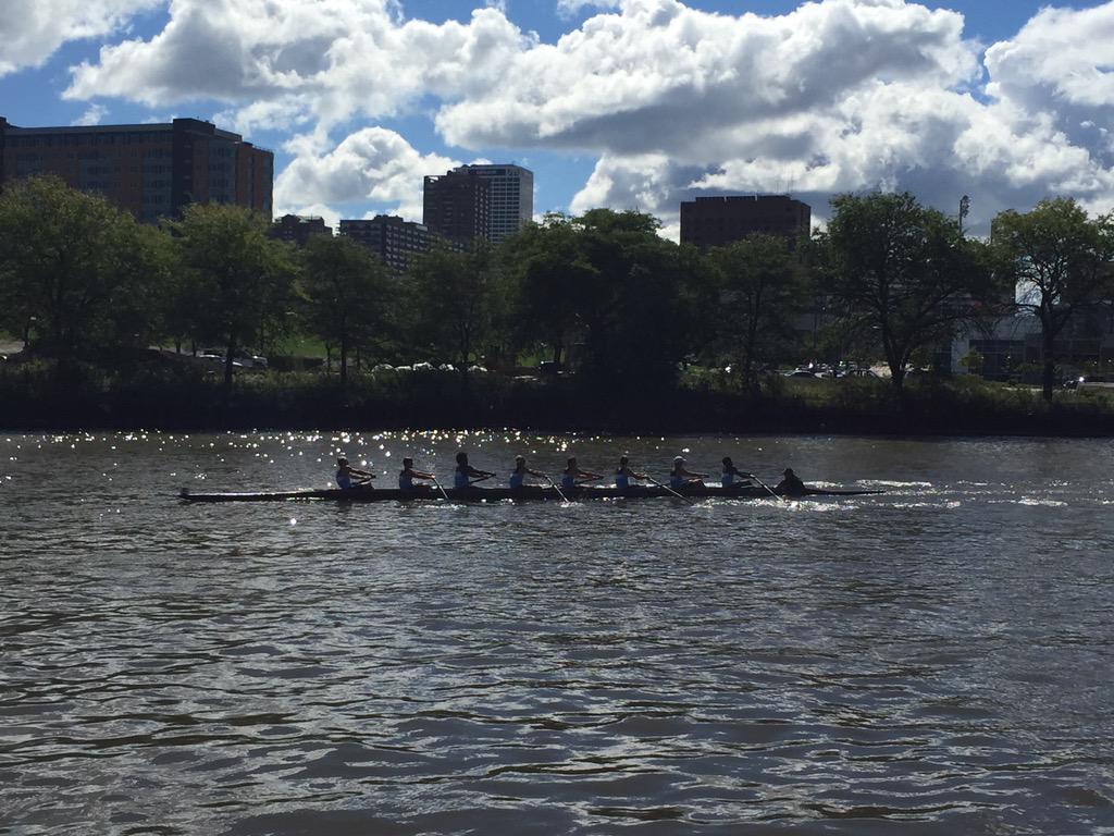 rowCRRC's tweet photo. it turned into a beautiful day for the Milwaukee River Challenge!! #goCRRC http://t.co/RbflUW33fZ