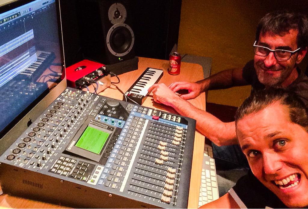 Levelthree3's tweet photo. Working in transformation rmx @Roland_US #estudio #livelevelthree #levelthreermx #dapayksolo http://t.co/0L1KAnzXNG
