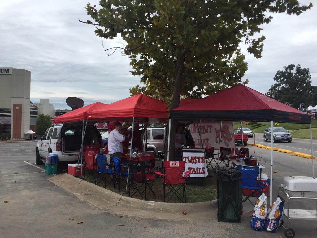 TailsTwisted's tweet photo. #TwistedTails are ready to #BeatTech #WPS #TailgateOfTheGame @jefflongUA @ArkRazorbacks http://t.co/CnnXJgTBNV