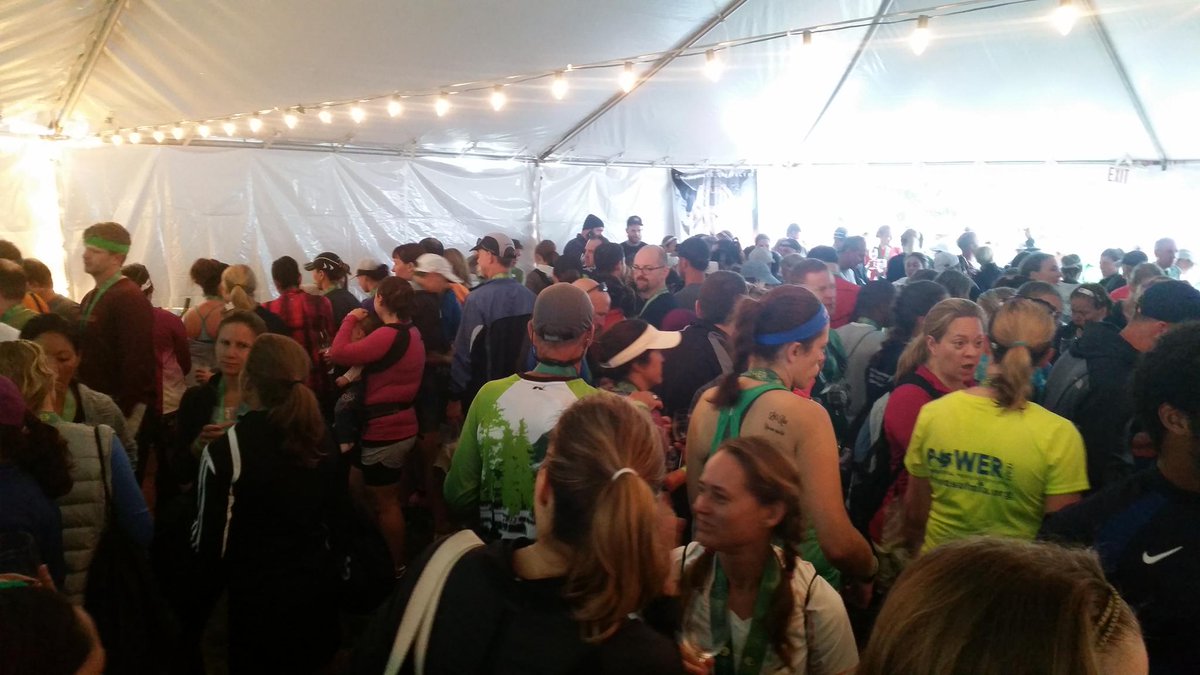 runningonpinot's tweet photo. Full house! #AfterParty #RunWineRun #RunSipExplore @winecountryhalf http://t.co/9P9uHcM25Z