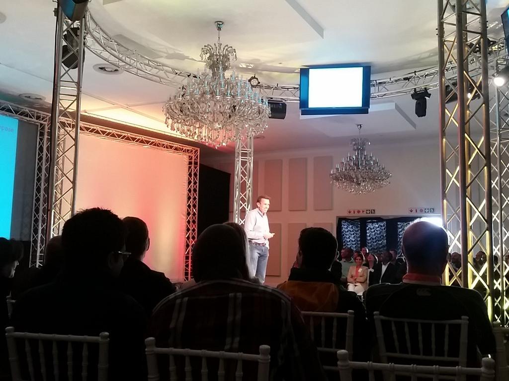 Gurtchvw's tweet photo. @crakeras @iqbusiness Adam talkin about love... #IQHD http://t.co/ozsTPdAW3X