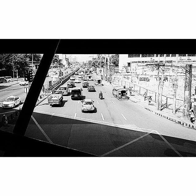 TrafficNgayon's tweet photo. PHITO: Noon time Katipunan traffic view.
#qc #manila #ph #trafficview #bnw #black #white #busy #road from … http://t.co/wnNb2jhq8i
