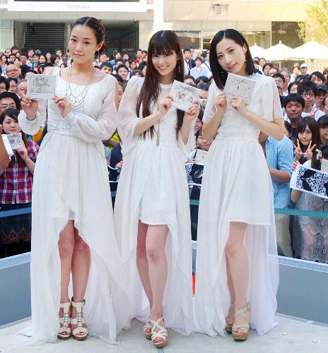 Kalafina (Wakana, Keiko & Hikaru) promoting their new album 'far