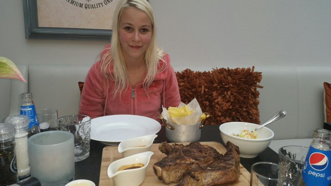 Sch&ouml;n essen :) http://t.co/Xm9lDI4uTa<a href="/tag/netstars"class="tags"><span>#netstars</span></a><a href="/tag/netstarsparty"class="tags"><span>#netstarsparty</span></a>