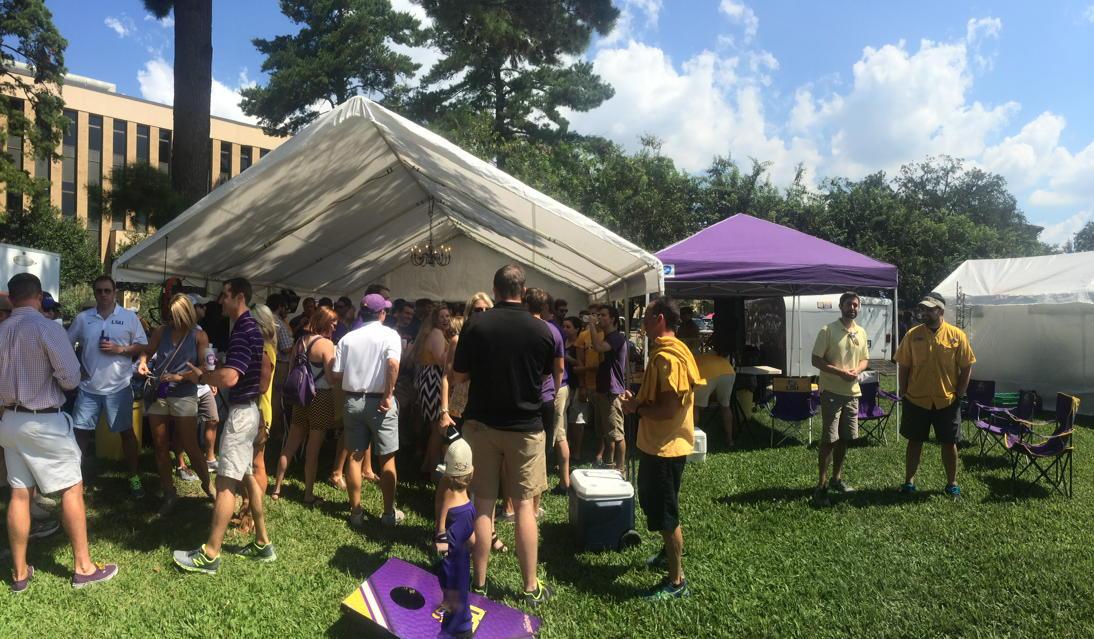 dylaneschete's tweet photo. #purplechandeliertailgate http://t.co/zVu1UUplkV