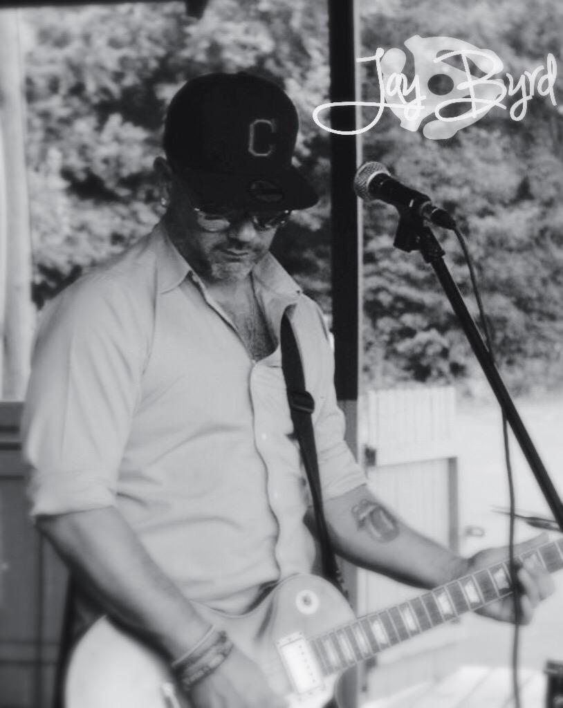 Saturday Night Fever?? <a href="/V2Youngstown/">V2</a> will be too hot TONIGHT from 6-9pm!! Enjoy dinner and drinks downtown! #R&amp;B