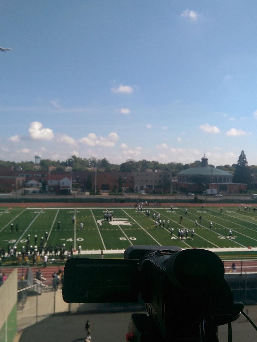 EMCoachL's tweet photo. Game day #physed #techinpe http://t.co/UJbAAMN58t