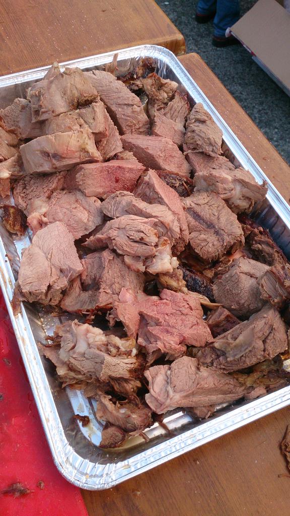 Hau da hau itxura dutena herri afariko txahal pintxoak / Que pinta tienen los pincjos de ternera de la cena popular