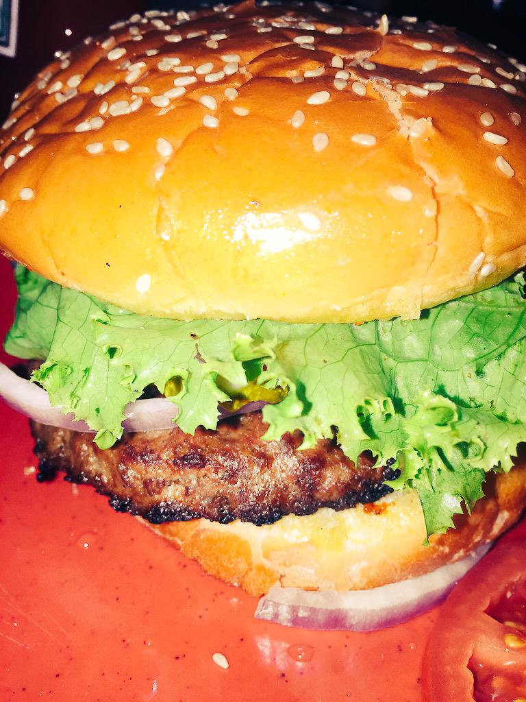ChristineS_C09's tweet photo. #NationalBurgerDay last night dinner was YUMM #simpleclassic http://t.co/8vNU88VjRL