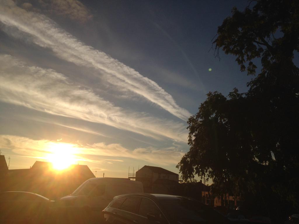 theguildpub's tweet photo. The sun is still shining and the music is playing. #GuildCalling http://t.co/4AGoNAAI3n