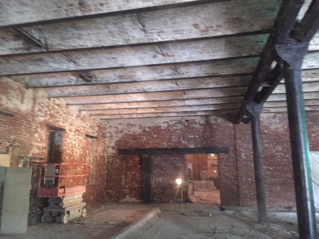 PlatformBeerco's tweet photo. #Leisy coming back to life! @gypsy @platform! @CLE_EconDev @joecimperman @BrewStuds @beerpulse @BeerAdvocate http://t.co/NvMM4mCM5F