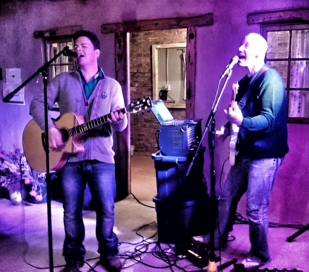 FunkyFynbos1's tweet photo. Bonfire glowing and good cheer with #GuyFeldman
 #Chris http://t.co/d5OdB0QH2k @FunkyFynbos1  https://t.co/nhBThHbo0E
