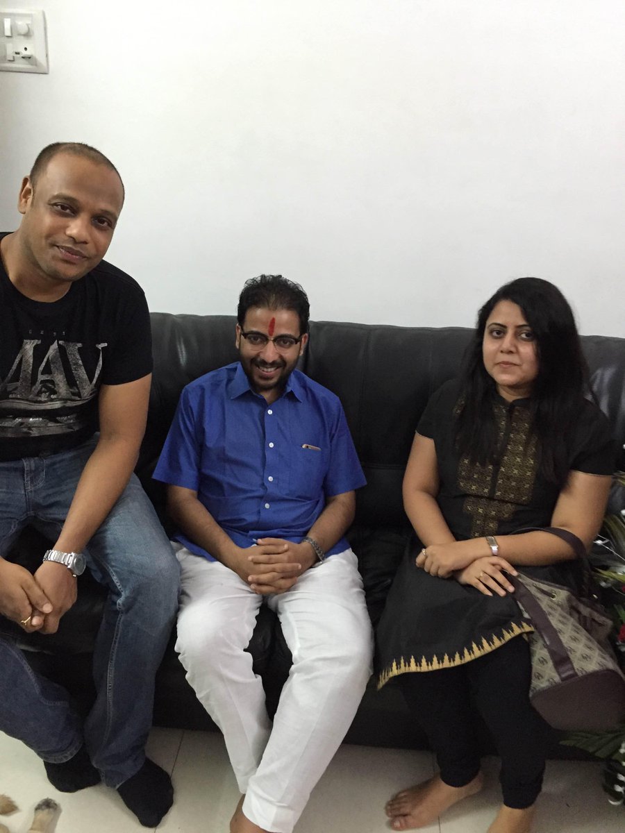 HALLWAYin's tweet photo. Ganesh Darshan at Ameya Khopkarji's (VP, MNS) residence on his Birthday :)  ... Once again Happy Birthday Ameyaji!!!. http://t.co/LoPY4YovZl
