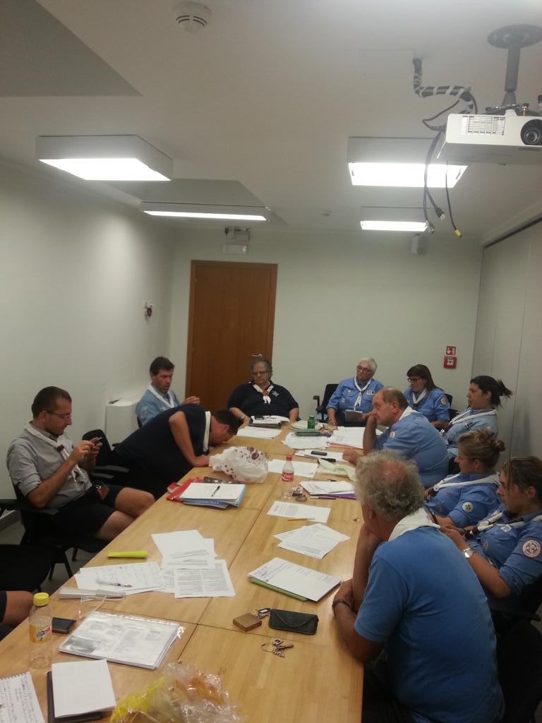 ComunitaFB's tweet photo. Incontro I.I.R.R. e pattuglia nazionale F.B. @agesci #Roma #ScoutCenter http://t.co/vTj56mUR6H