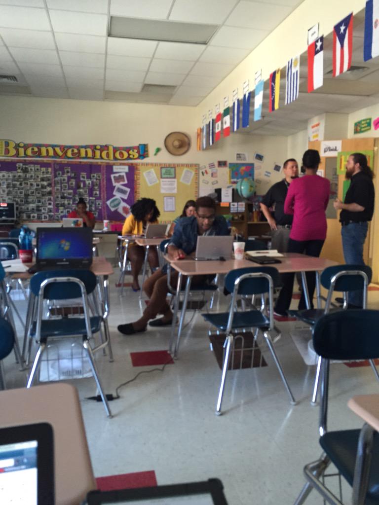 Devonshire_Elem's tweet photo. Teachers spend a Saturday building their technology skills. #10TechSkills. @CMS_donnaj @CMS_JakeS @CharMeckSchools http://t.co/f8EGbQeH1w