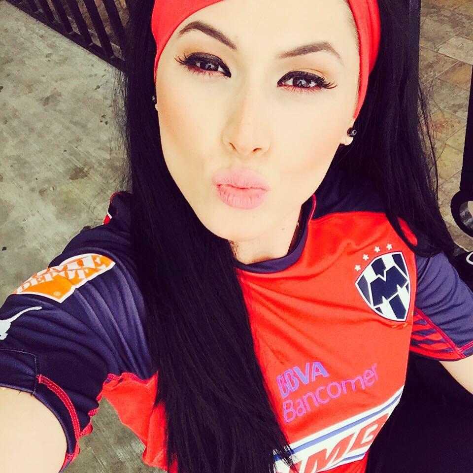 HumbyForever's tweet photo. wow!!! De verdad esta muy hermosa,y con esa playera aun mas,@hijodelninja estoy en lo cierto si o no?😍😍😍😍👑D I O S A http://t.co/lPd9YXpbJc